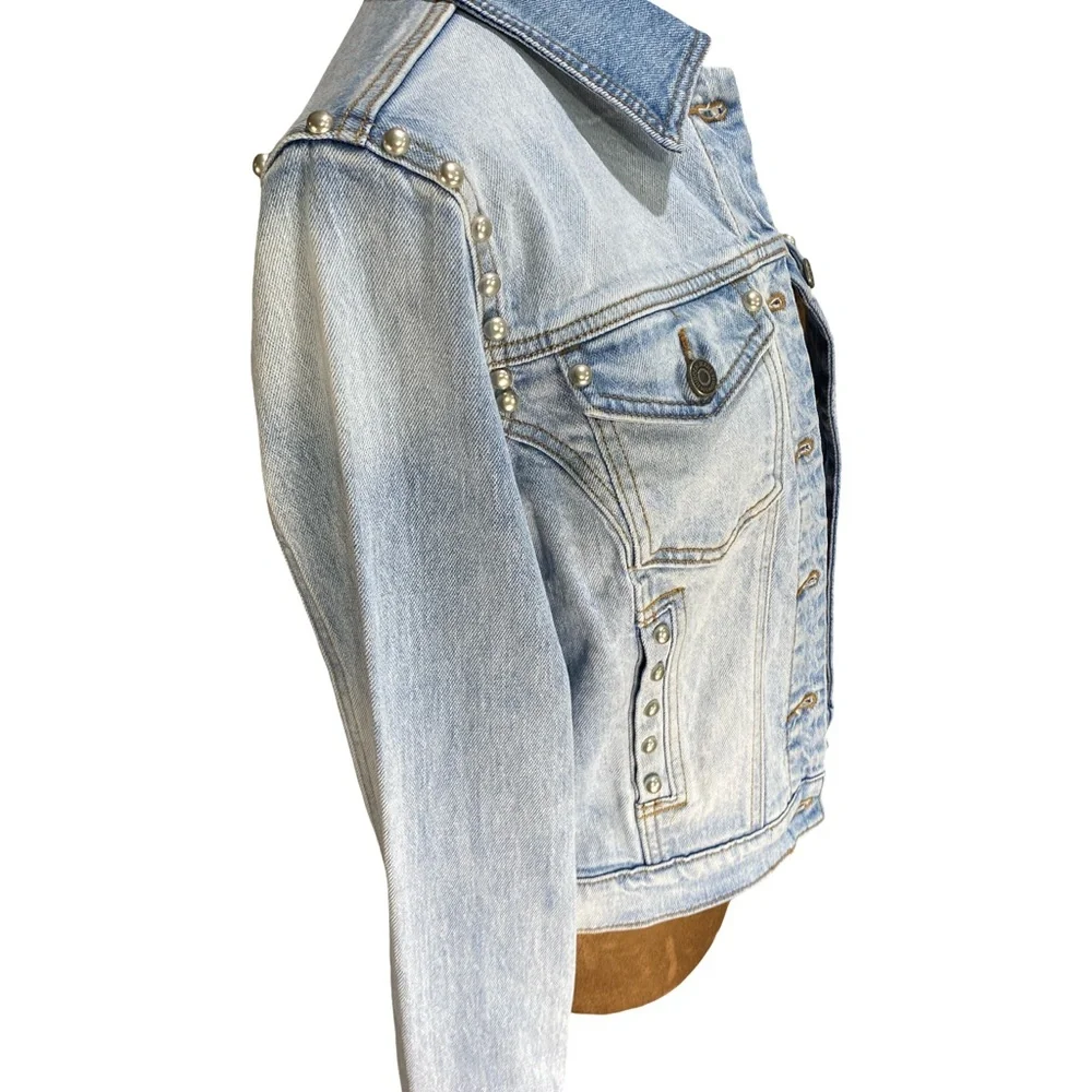 Hidden pearl closure denim